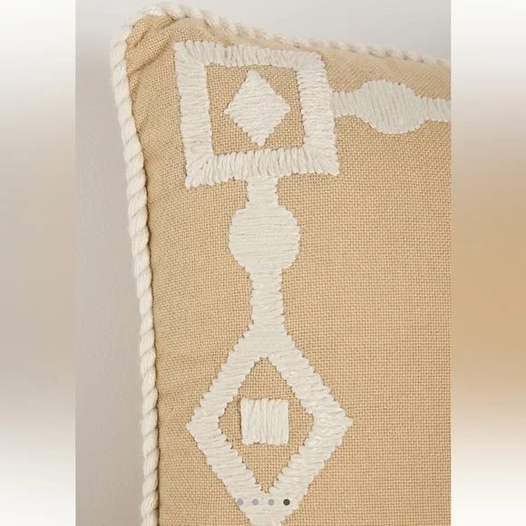 NWT Indoor/Outdoor Greek Key Embroidered Pillow - Picture 3 of 4